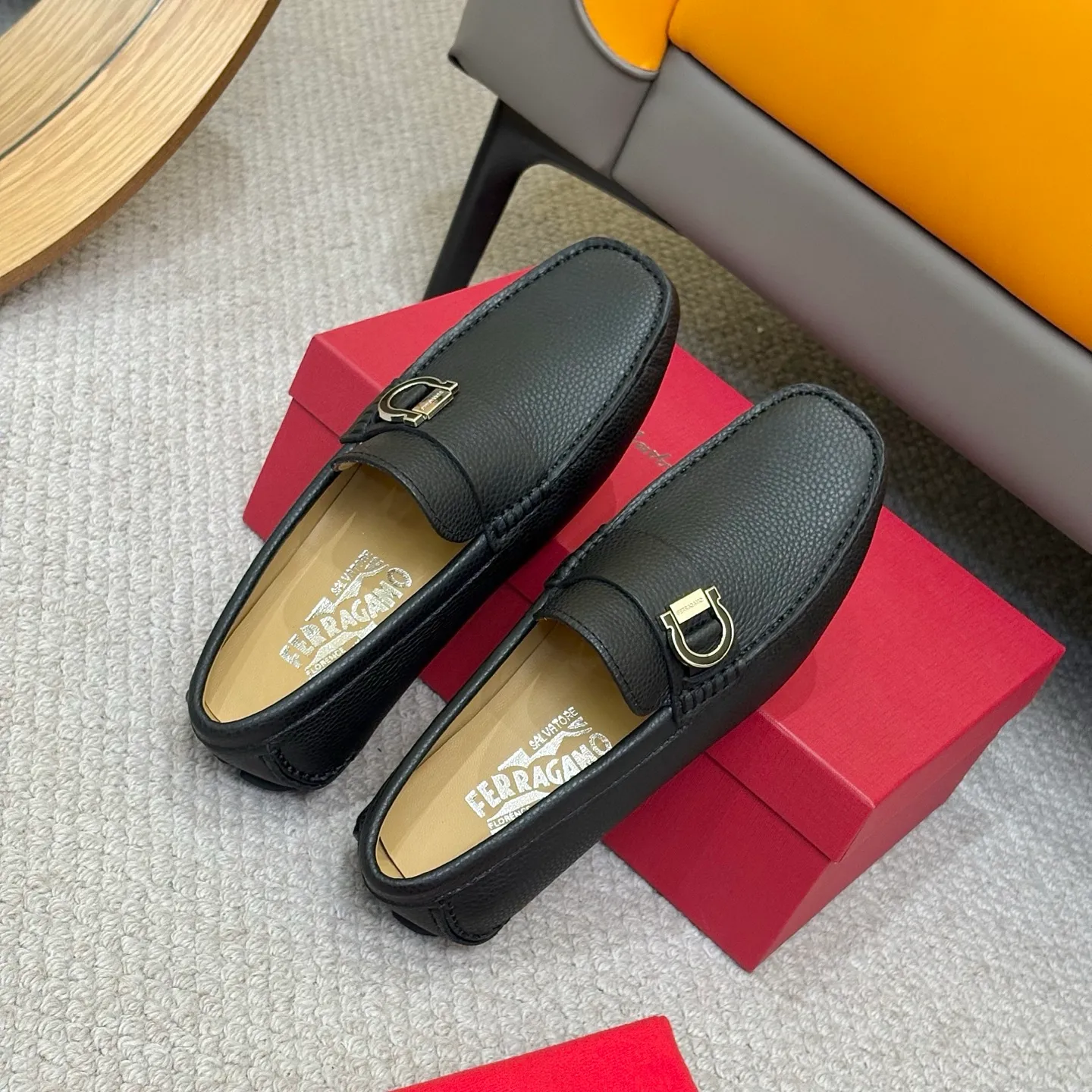 Men's men's shoes 💰420 (Yangli) Ferragamo 〰Ferragamo 2⃣️0⃣️2⃣️5️⃣ New series 👊🏻 Upper 🇮🇹 Italian imported calfskin, original outsole molding. Water-dyed sheepskin lining. The identity of every successful man is set off, and the upper and lower shoes are elegant and stable🚶🏻🚶🏻The high-end custom counter original replica is an eternal classic🔍️Number of codes: 38-46 with counter packaging